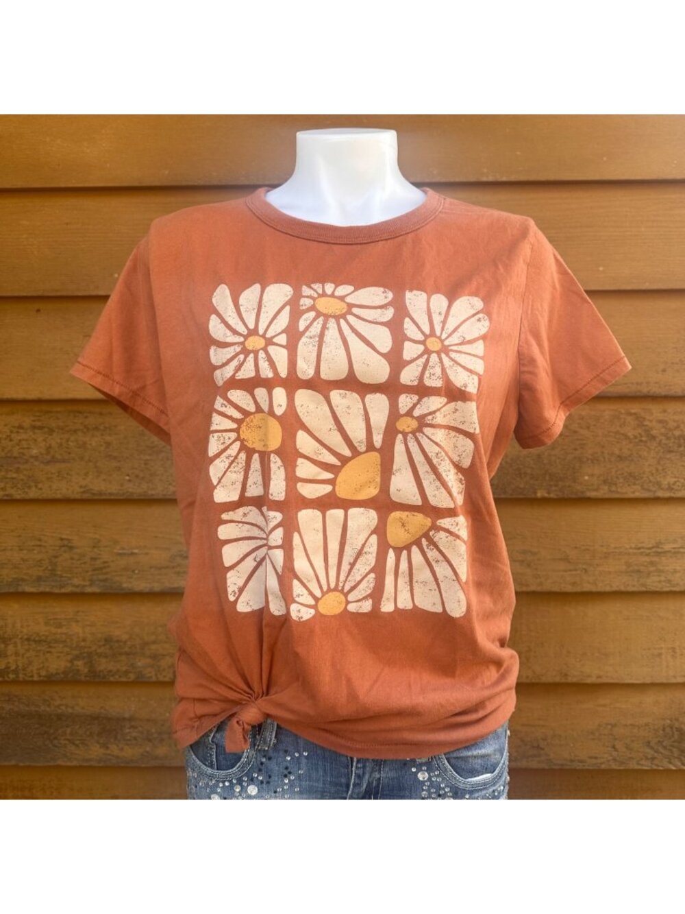 Maurices Rust Graphic T-Shirt With Daisy Print Womens Large Casual Short-Sleeve